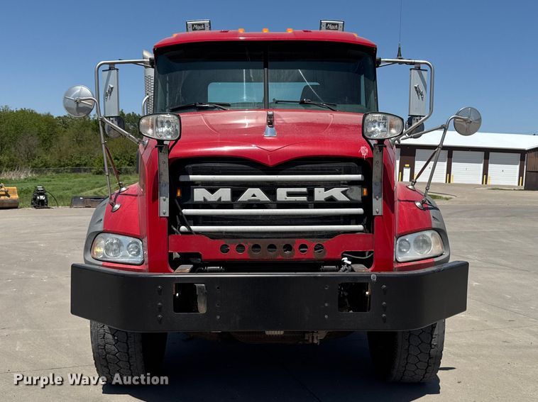 image for item EF2472 2017 Mack GU813 truck cab and chassis