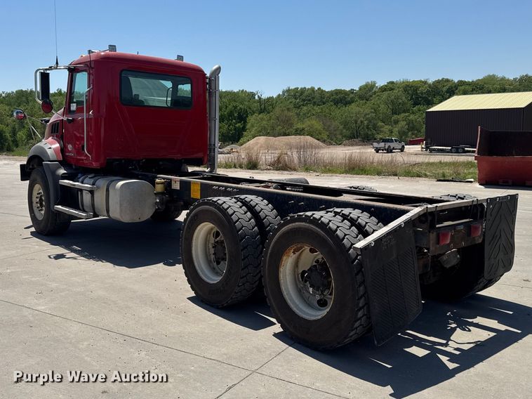 image for item EF2472 2017 Mack GU813 truck cab and chassis