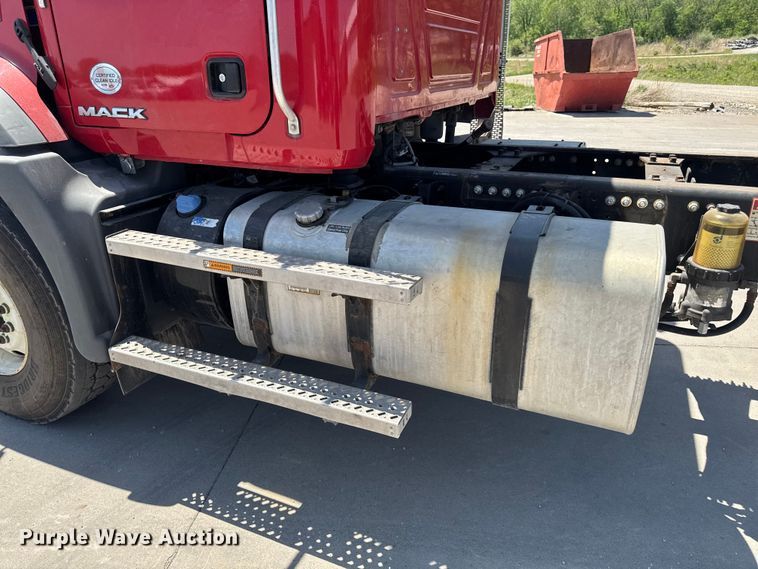 image for item EF2472 2017 Mack GU813 truck cab and chassis