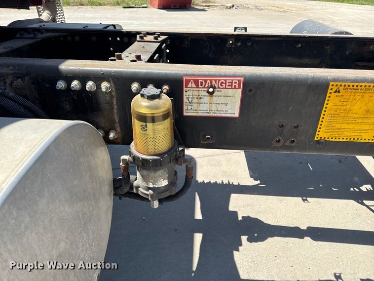 image for item EF2472 2017 Mack GU813 truck cab and chassis