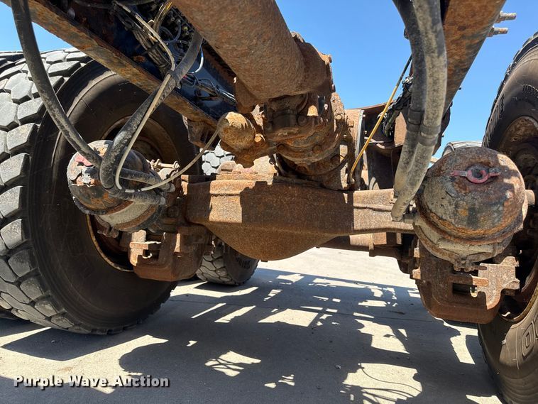 image for item EF2472 2017 Mack GU813 truck cab and chassis