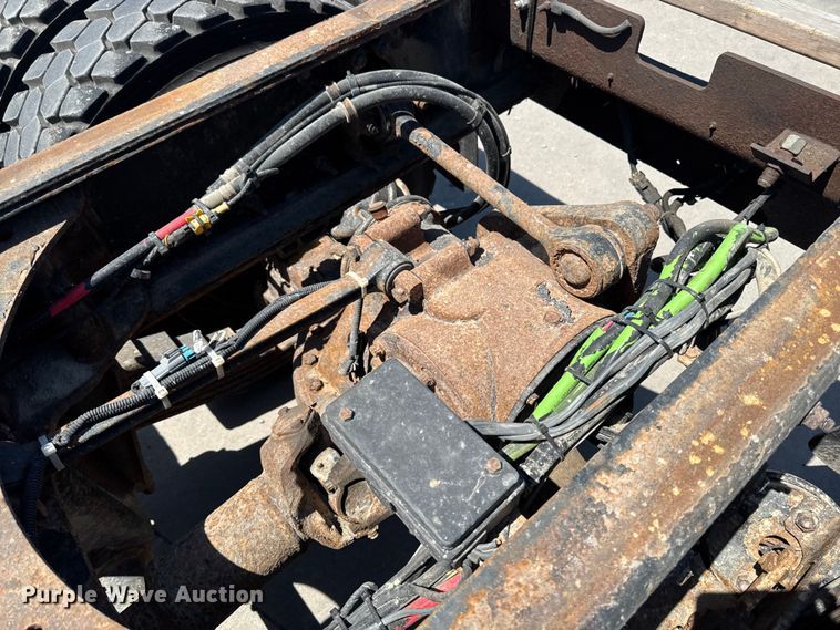 image for item EF2472 2017 Mack GU813 truck cab and chassis