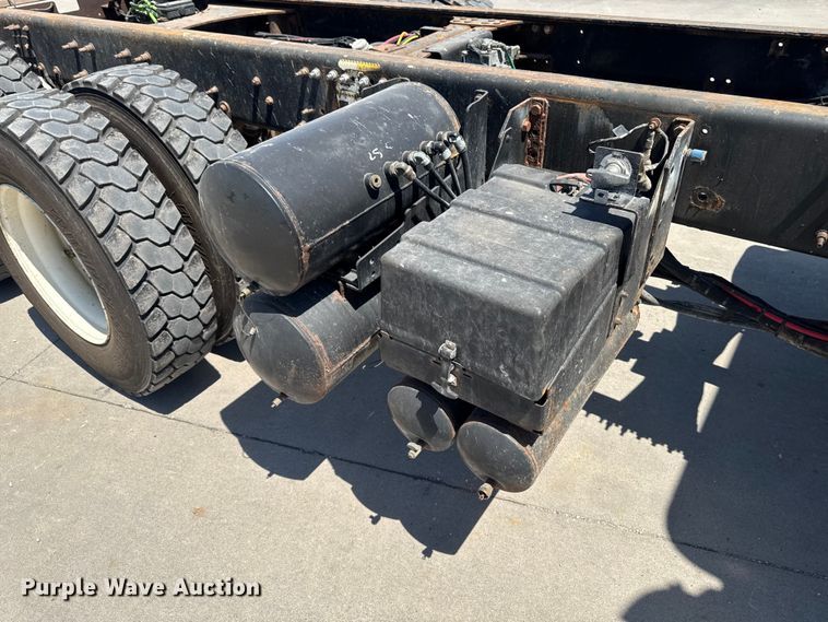 image for item EF2472 2017 Mack GU813 truck cab and chassis