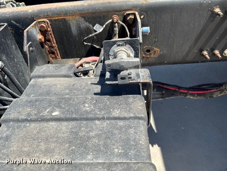 image for item EF2472 2017 Mack GU813 truck cab and chassis