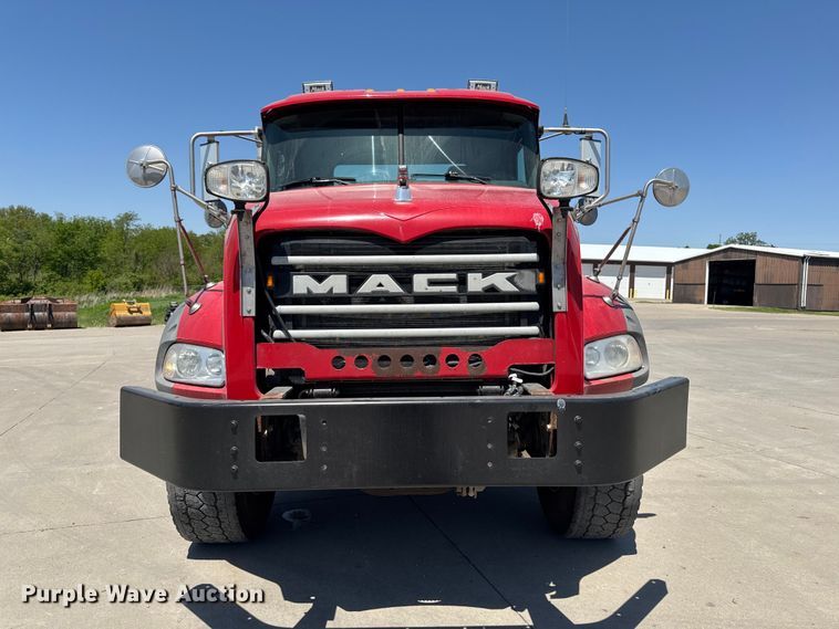image for item EF2472 2017 Mack GU813 truck cab and chassis