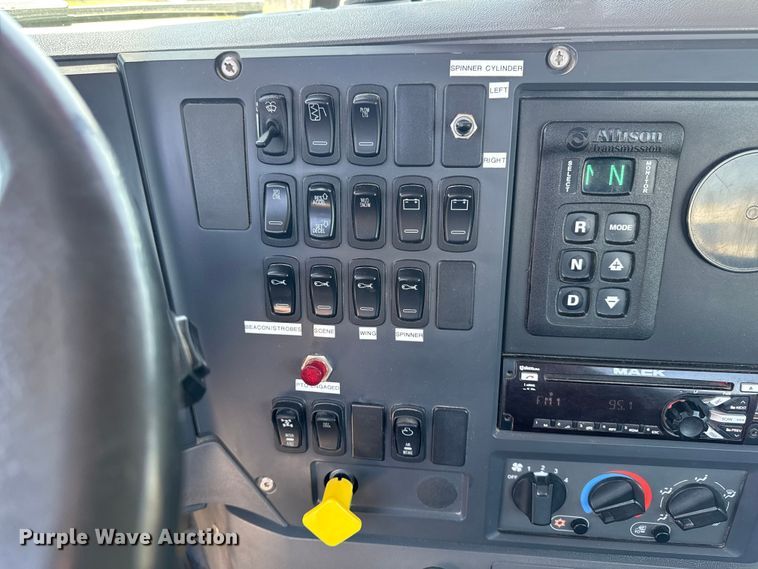 image for item EF2472 2017 Mack GU813 truck cab and chassis