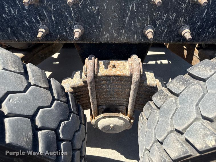 image for item EF2472 2017 Mack GU813 truck cab and chassis