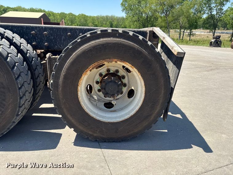 image for item EF2472 2017 Mack GU813 truck cab and chassis