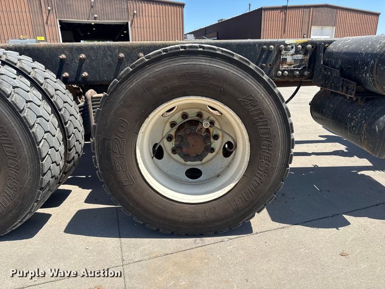 image for item EF2472 2017 Mack GU813 truck cab and chassis