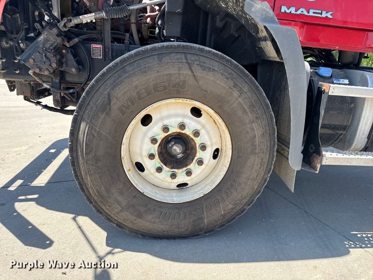 image for item EF2472 2017 Mack GU813 truck cab and chassis