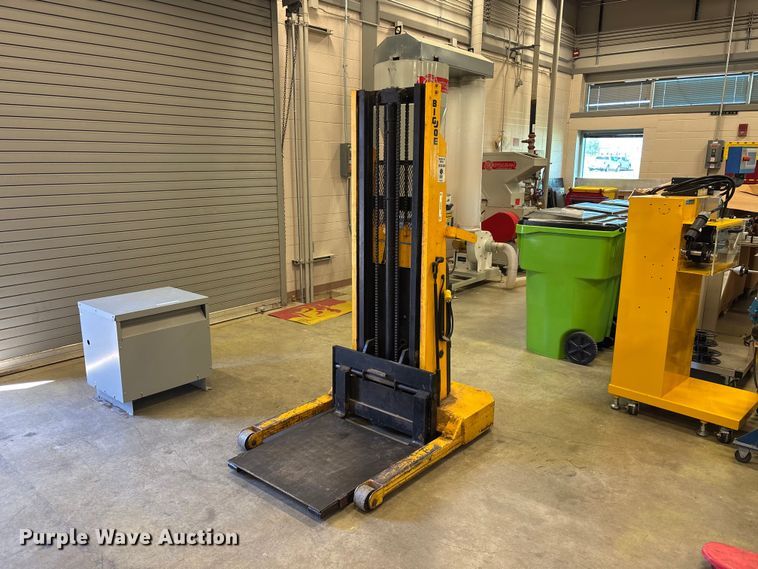 image for item EO4264 Big Joe 1518-T9 vertical lift