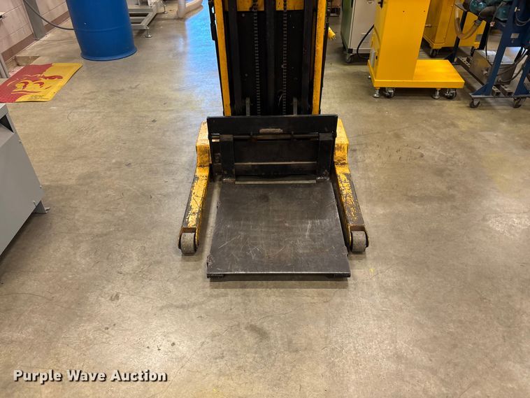 image for item EO4264 Big Joe 1518-T9 vertical lift