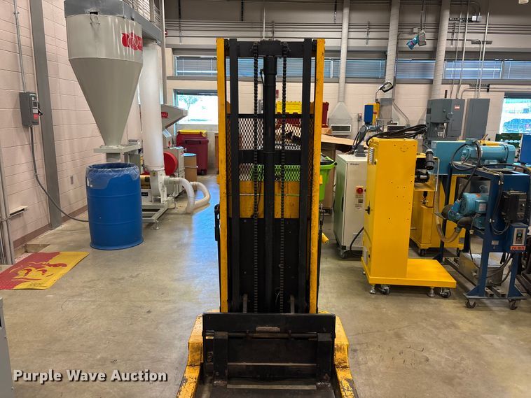image for item EO4264 Big Joe 1518-T9 vertical lift