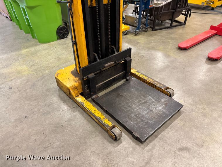 image for item EO4264 Big Joe 1518-T9 vertical lift
