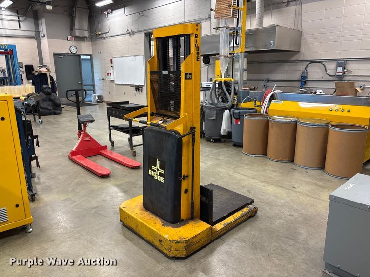 image for item EO4264 Big Joe 1518-T9 vertical lift