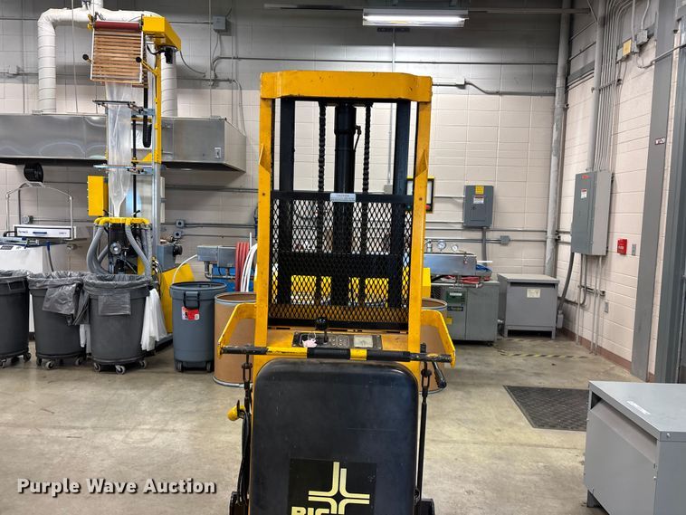 image for item EO4264 Big Joe 1518-T9 vertical lift