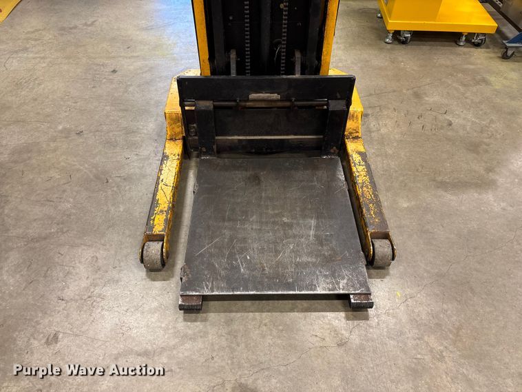 image for item EO4264 Big Joe 1518-T9 vertical lift