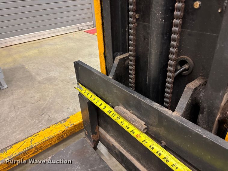 image for item EO4264 Big Joe 1518-T9 vertical lift