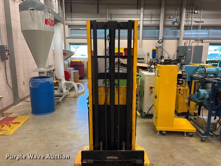 image for item EO4264 Big Joe 1518-T9 vertical lift