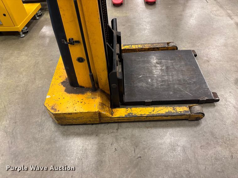image for item EO4264 Big Joe 1518-T9 vertical lift