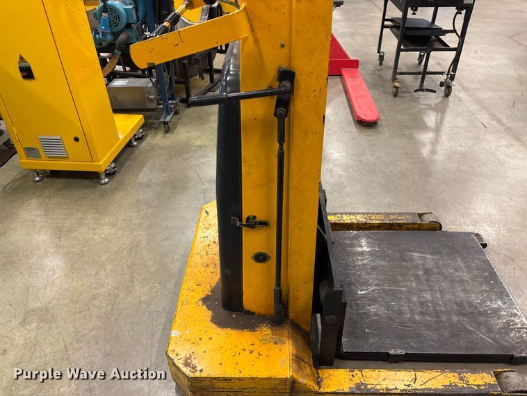 image for item EO4264 Big Joe 1518-T9 vertical lift