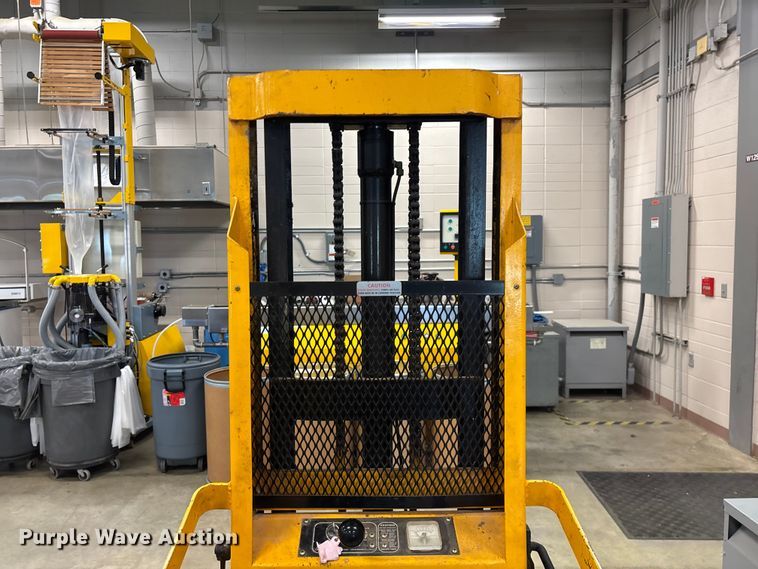 image for item EO4264 Big Joe 1518-T9 vertical lift