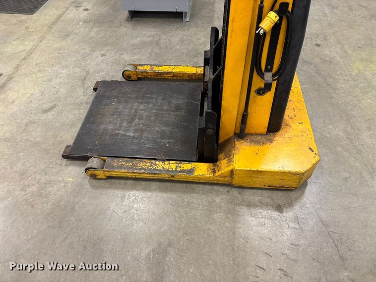 image for item EO4264 Big Joe 1518-T9 vertical lift