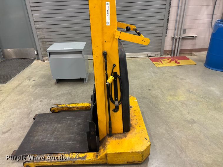 image for item EO4264 Big Joe 1518-T9 vertical lift