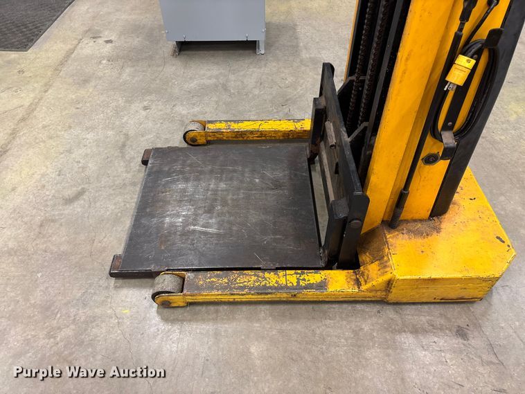 image for item EO4264 Big Joe 1518-T9 vertical lift