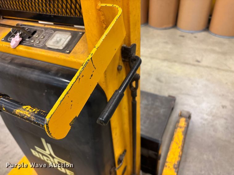 image for item EO4264 Big Joe 1518-T9 vertical lift