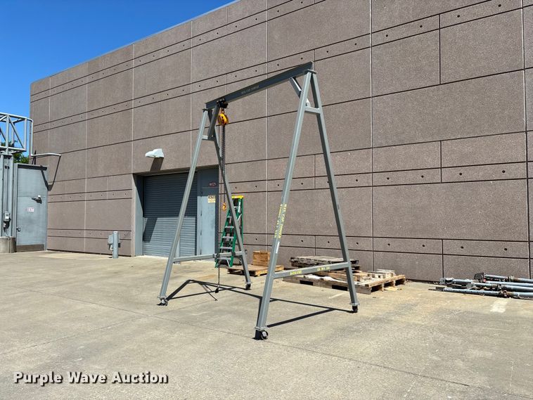 image for item EO4266 A frame hoise
