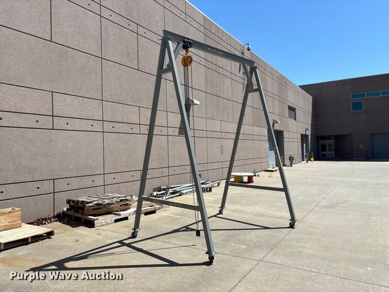 image for item EO4266 A frame hoise
