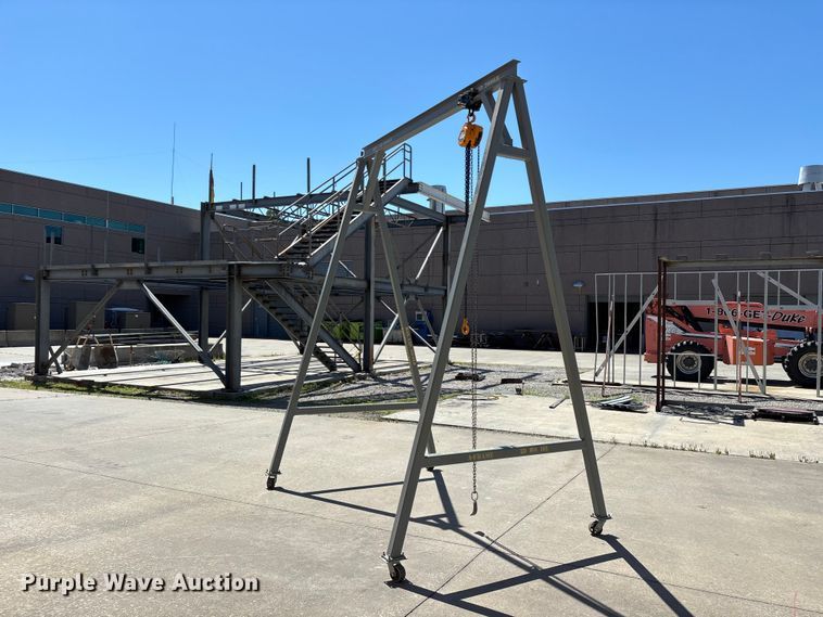 image for item EO4266 A frame hoise