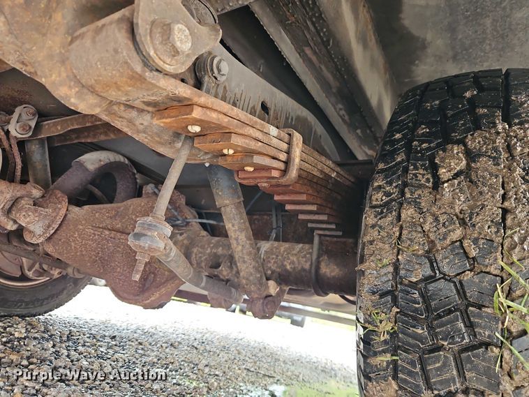 image for item EO7327 2005 Ford E450 shuttle bus