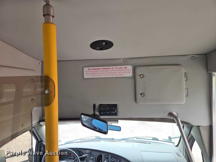 image for item EO7327 2005 Ford E450 shuttle bus