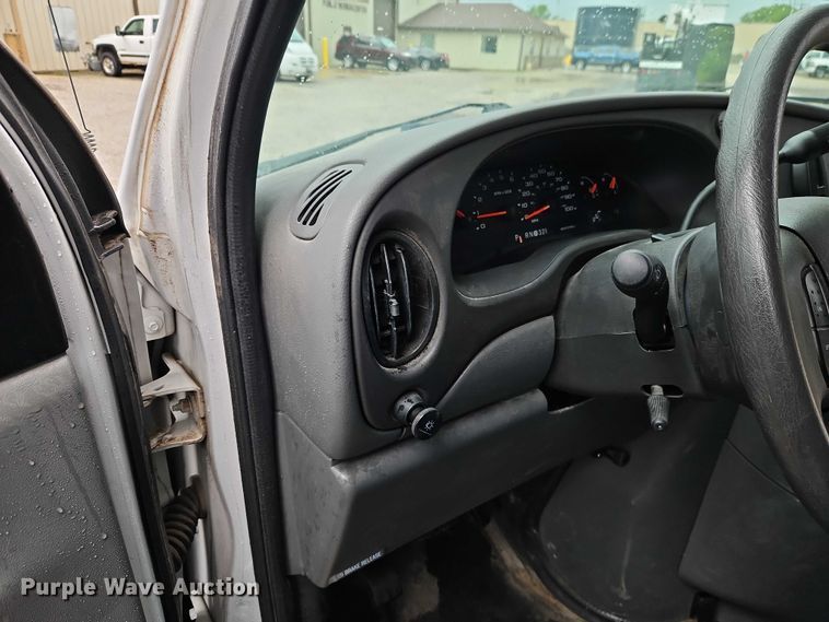 image for item EO7327 2005 Ford E450 shuttle bus