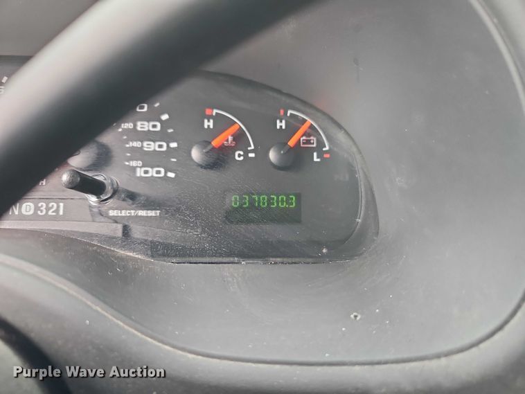 image for item EO7327 2005 Ford E450 shuttle bus