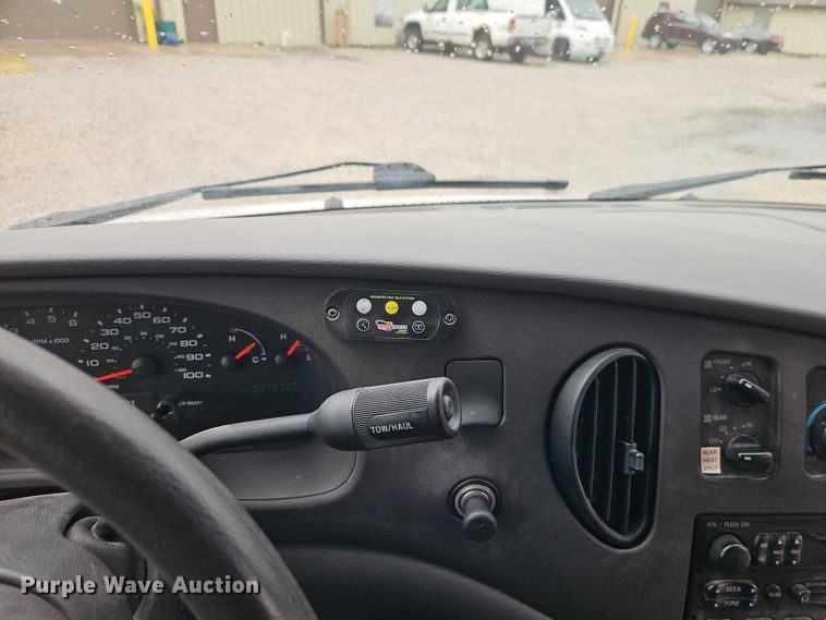 image for item EO7327 2005 Ford E450 shuttle bus