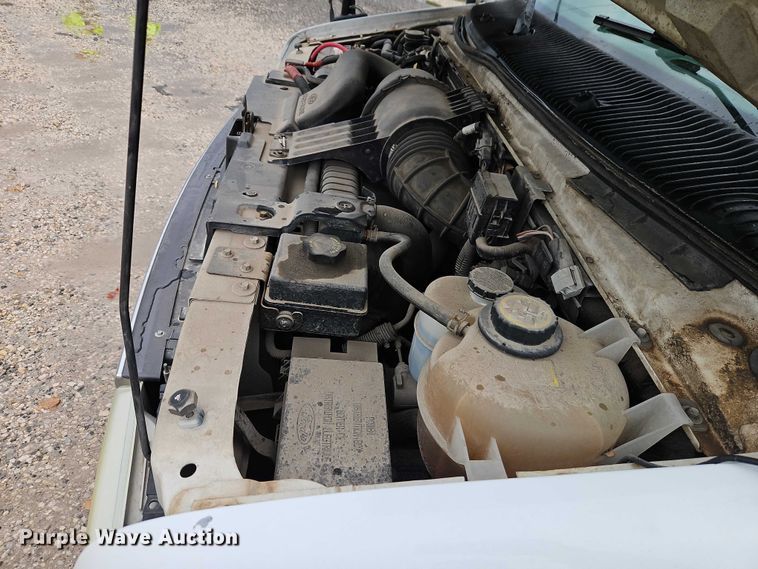 image for item EO7327 2005 Ford E450 shuttle bus