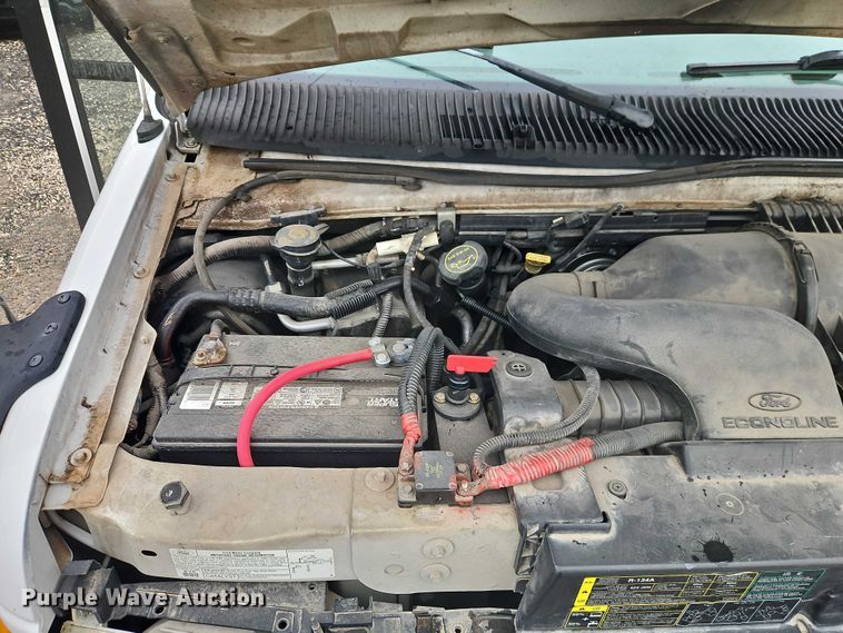 image for item EO7327 2005 Ford E450 shuttle bus