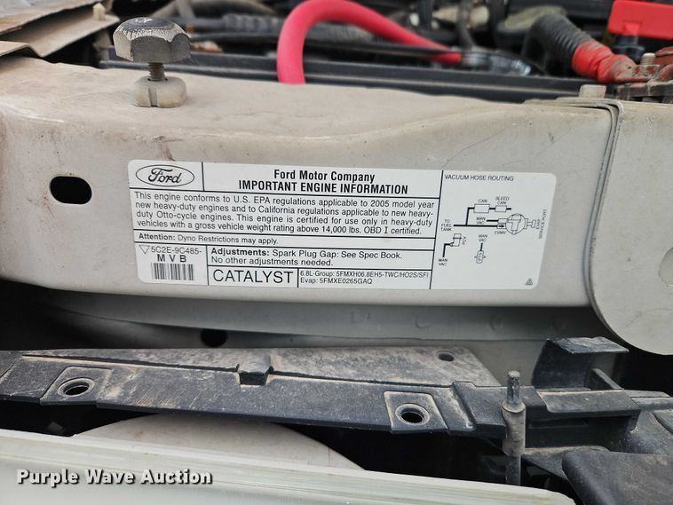 image for item EO7327 2005 Ford E450 shuttle bus