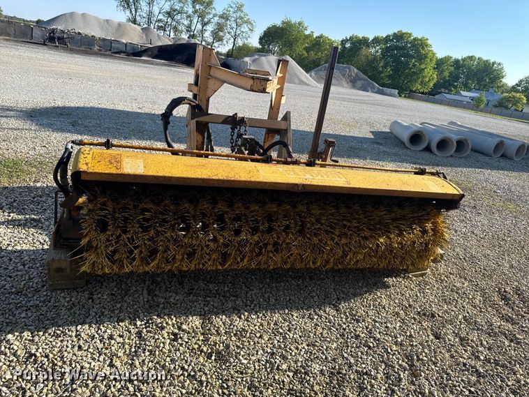 image for item ER0466 Truck mounted broom