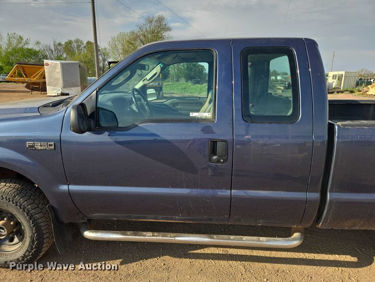 image for item ER1613 2004 Ford F250 Super Duty Ext. Cab pickup truck
