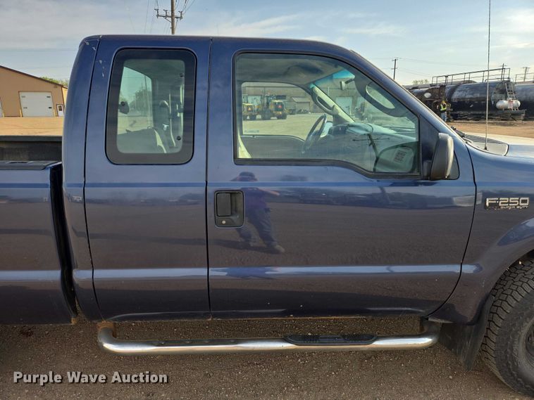 image for item ER1613 2004 Ford F250 Super Duty Ext. Cab pickup truck