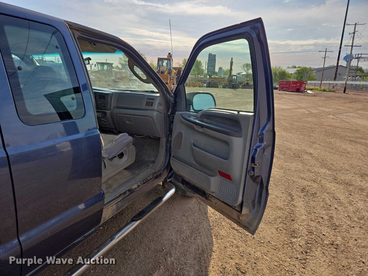 image for item ER1613 2004 Ford F250 Super Duty Ext. Cab pickup truck