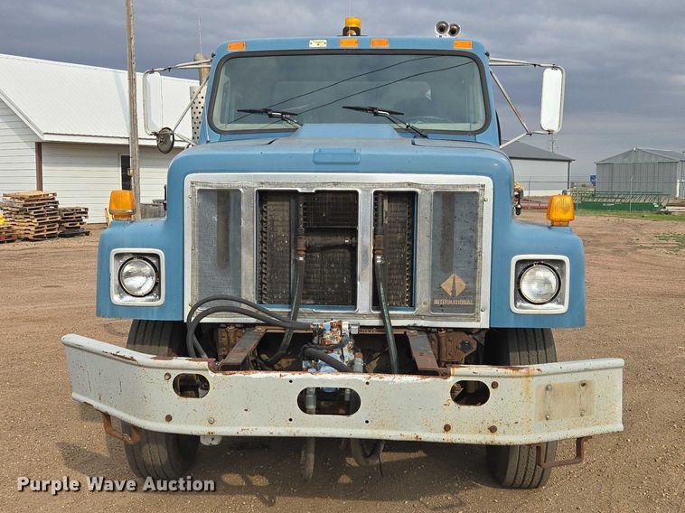 image for item ER1615 1999 International 2554 oil distributor truck
