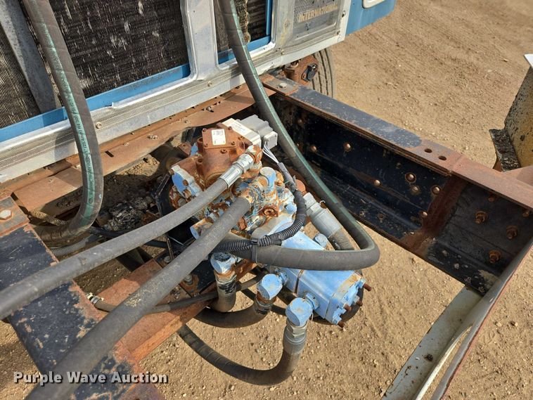 image for item ER1615 1999 International 2554 oil distributor truck