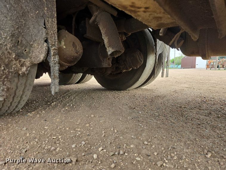 image for item ER1615 1999 International 2554 oil distributor truck