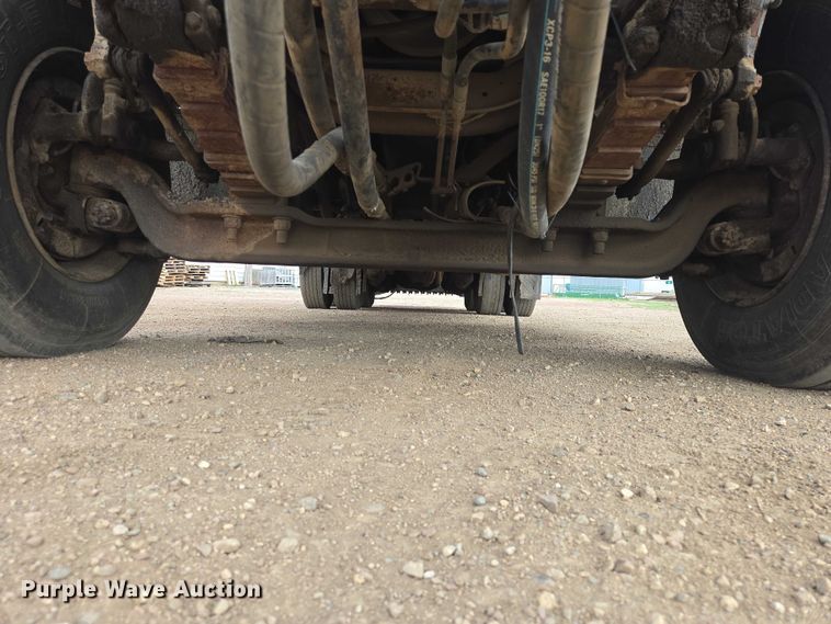 image for item ER1615 1999 International 2554 oil distributor truck