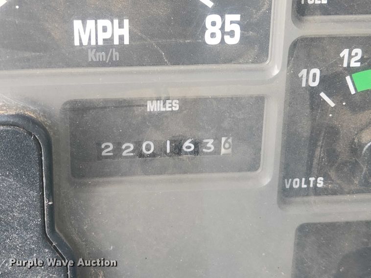 image for item ER1615 1999 International 2554 oil distributor truck